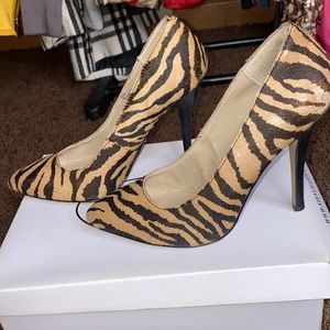 🔥Steve Madden Bold Tiger Stripes 4in Pumps; Good condition Pre-Owned w/box; sz8